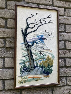 Crewel Art : Embroidered Art